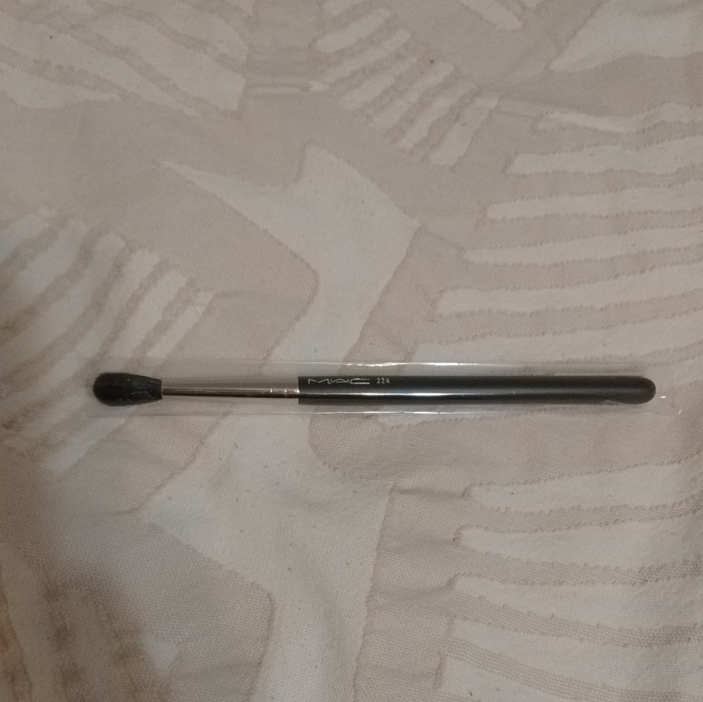 MAC Cosmetics #224 Brush